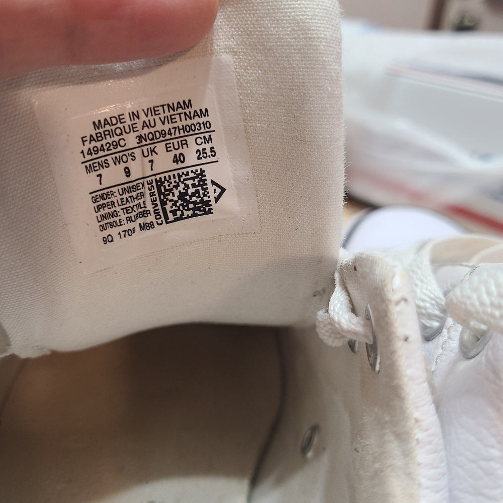 Converse White Low-Top Leather Sneakers - Picture 5 of 5